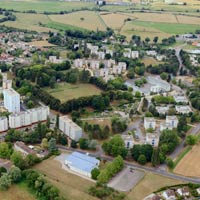 Vue aérienne de la ZUP Saint-Pantaléon à Autun (Saône-et-Loire).