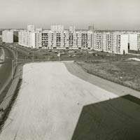 Vue des nouveaux immeubles de la ZUP des Prés-Saint-Jean à Chalon-sur-Saône (Saône-et-Loire).