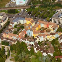 Quartier du Petit-Citeaux à Dijon (Côte-d'Or) : les bâtiments sont construits en périphérie d'îlots réduits, alignés sur la rue.