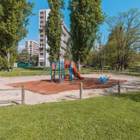 Quartier de l'Aubépin à Chalon-sur-Saône (Saône-et-Loire) : aire de jeu.