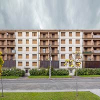 Joigny (Yonne), quartier de la Madeleine. Un immeuble en cours de démolition.