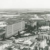 Dijon (Côte-d'Or), quartier des Grésilles. Une architecture caractéristique des grands ensembles des années 50, la barre d'Epirey aujourd'hui détruite.